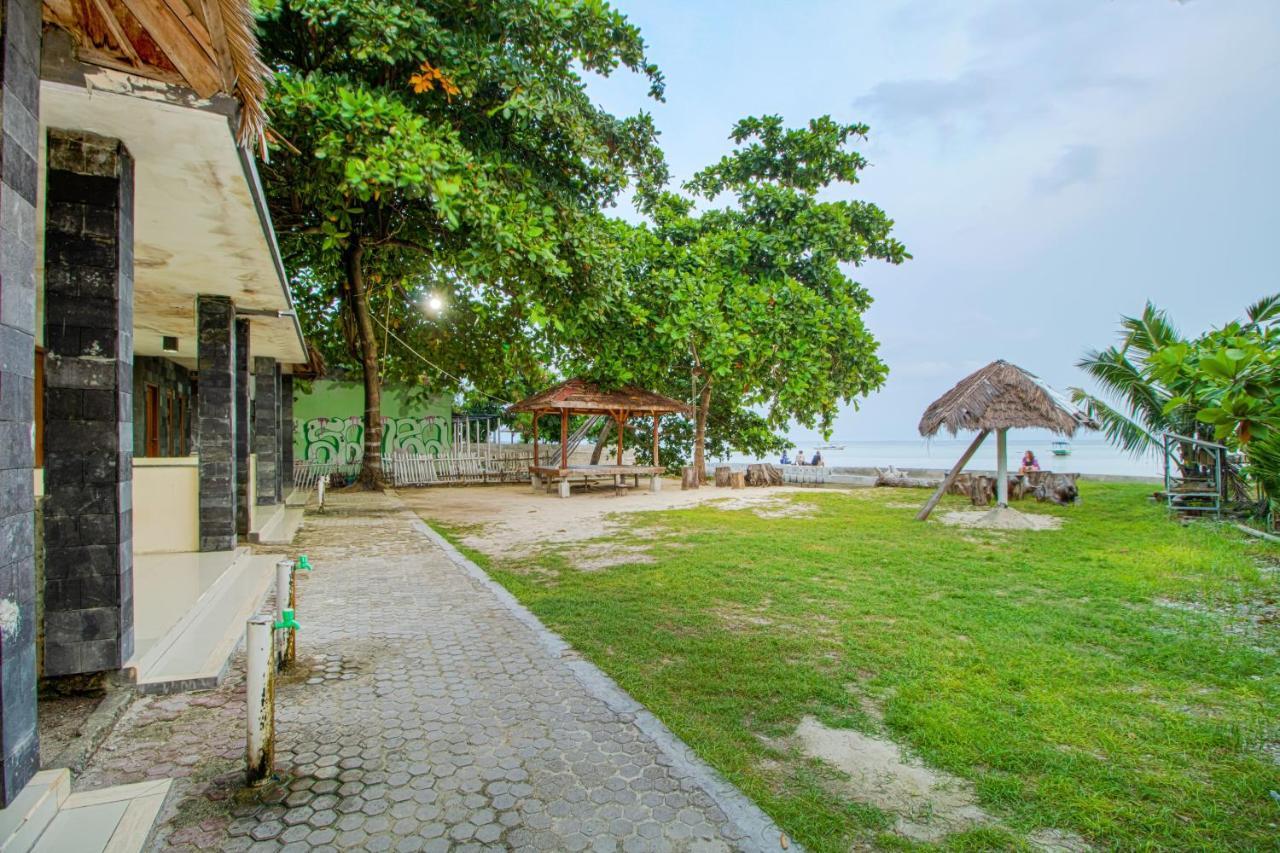 Guerilla Dive Lodge Pulau Pari Jakarta Exteriör bild