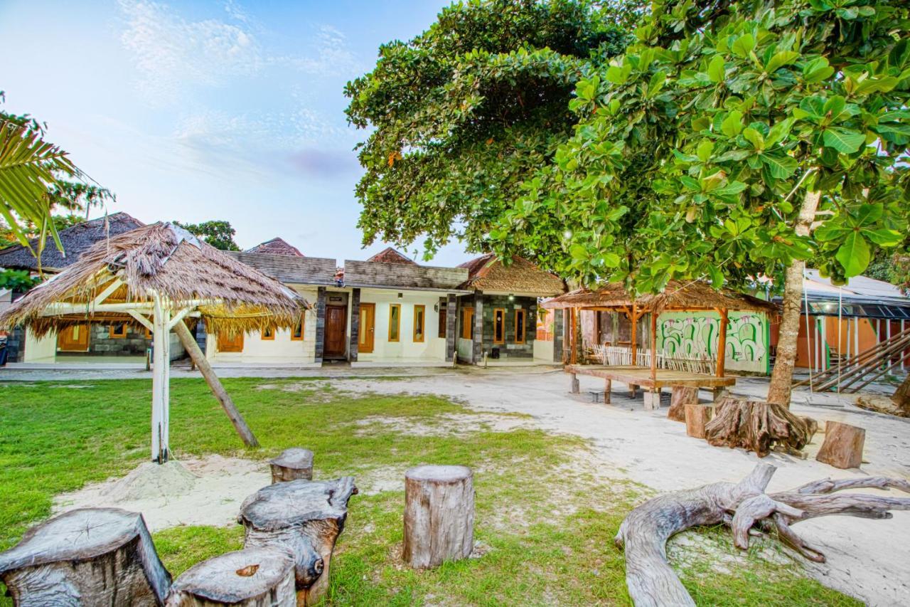Guerilla Dive Lodge Pulau Pari Jakarta Exteriör bild
