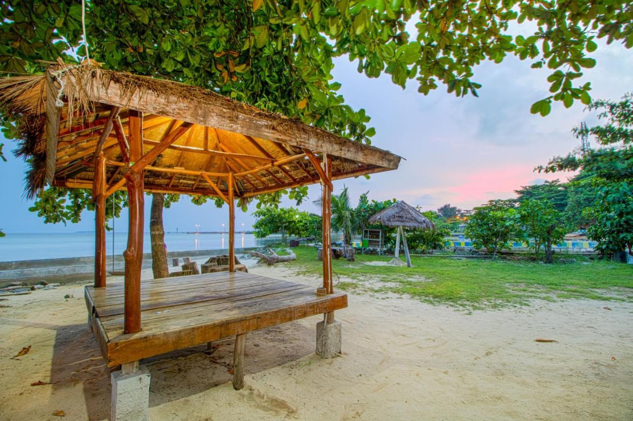 Guerilla Dive Lodge Pulau Pari Jakarta Exteriör bild