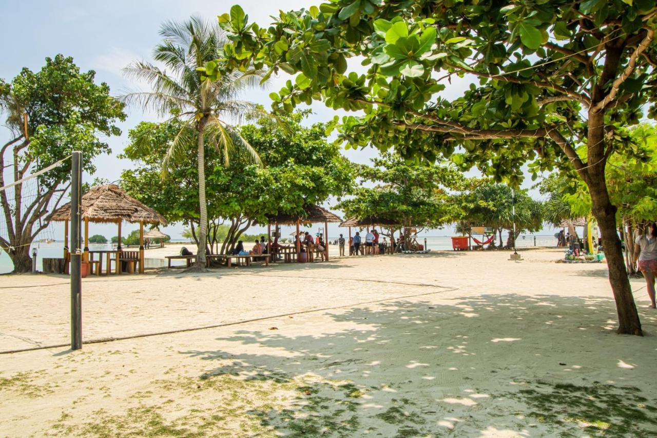 Guerilla Dive Lodge Pulau Pari Jakarta Exteriör bild
