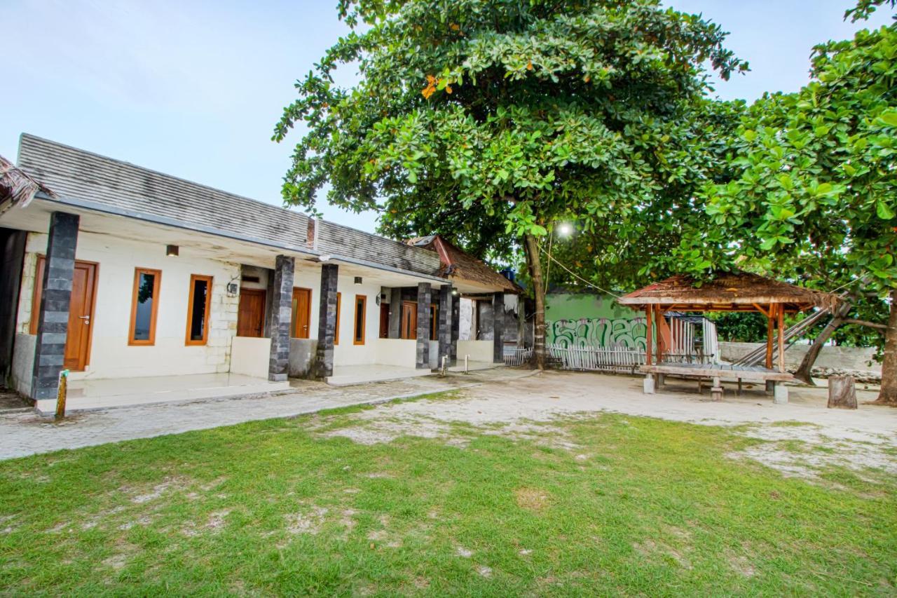 Guerilla Dive Lodge Pulau Pari Jakarta Exteriör bild